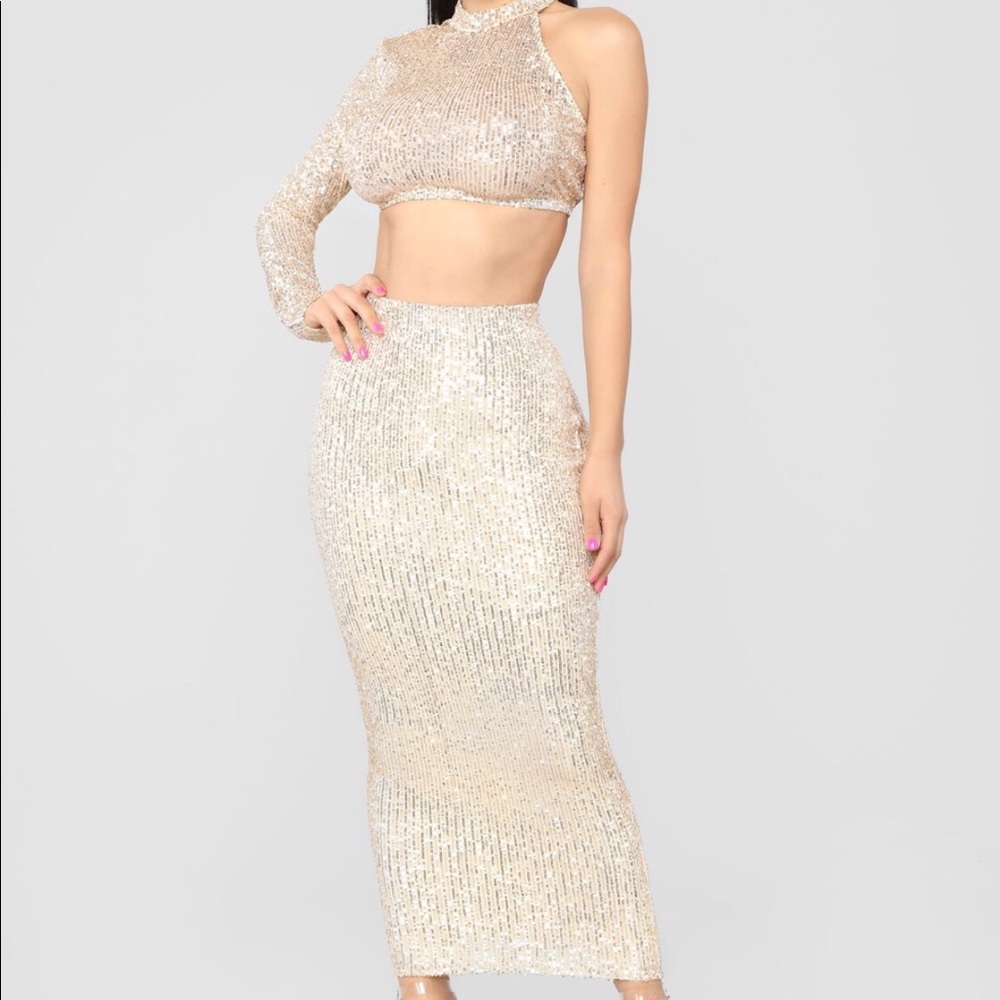 Fashion Nova Gold Sequence 2 piece  size xl